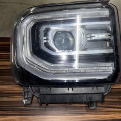 2016-19 GMC Sierra 1500 Xenon Right Headlight