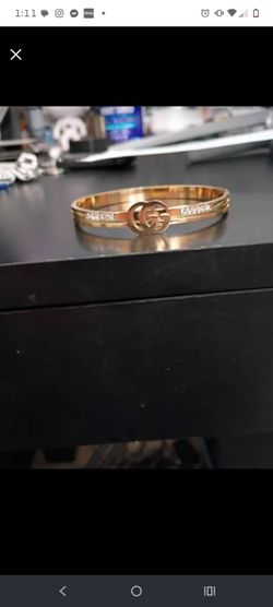 Women's bracelet size small .
