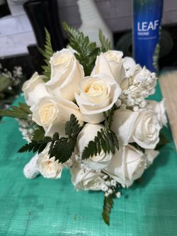 White Roses Bridal Fresh Flowers Bouquet