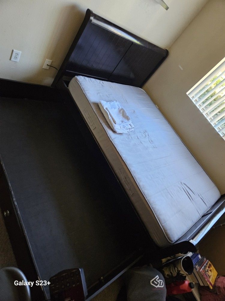 Full Size Bed With Twin Trundle
