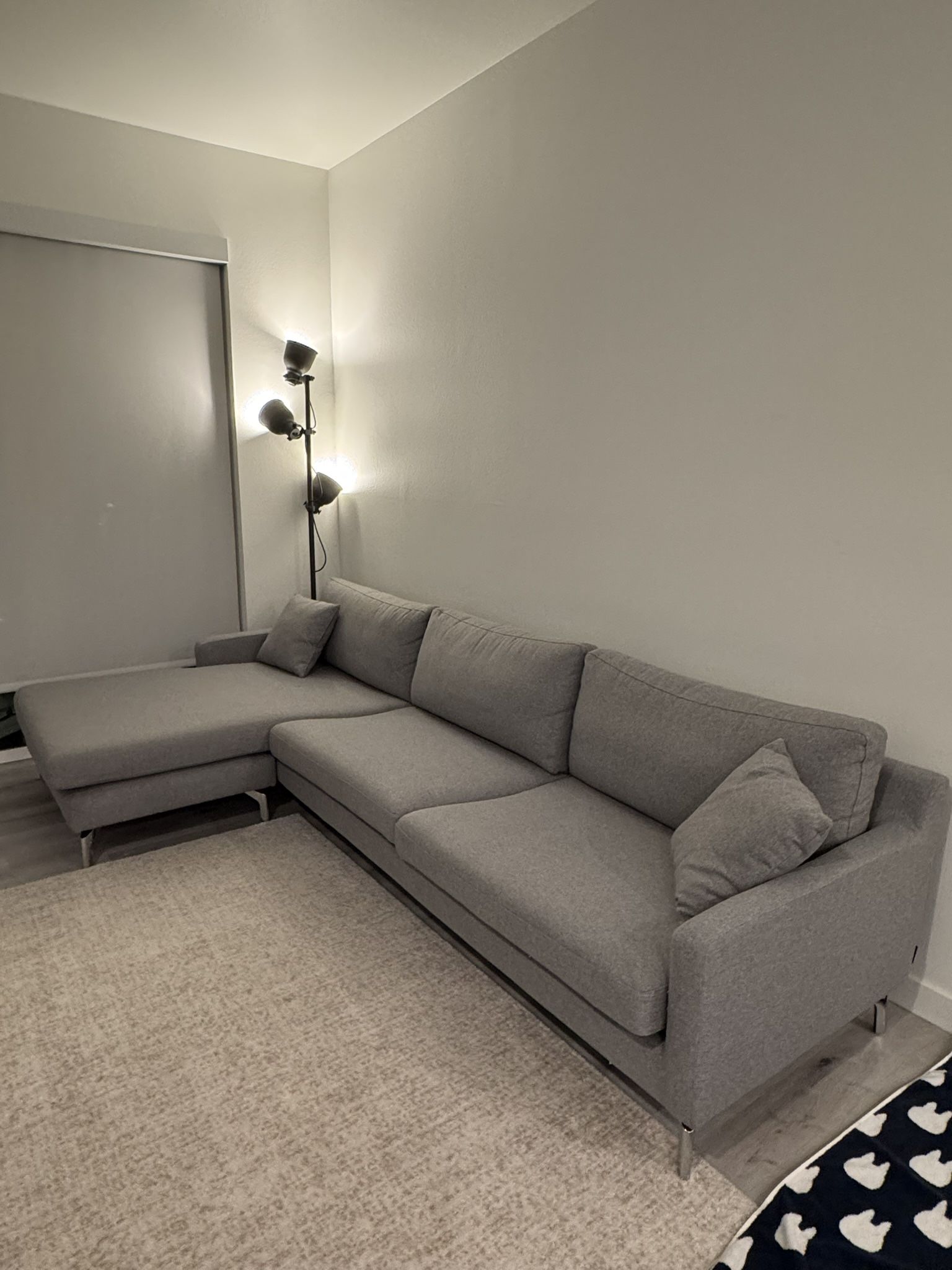 Harjun 2 Secrional Sofa