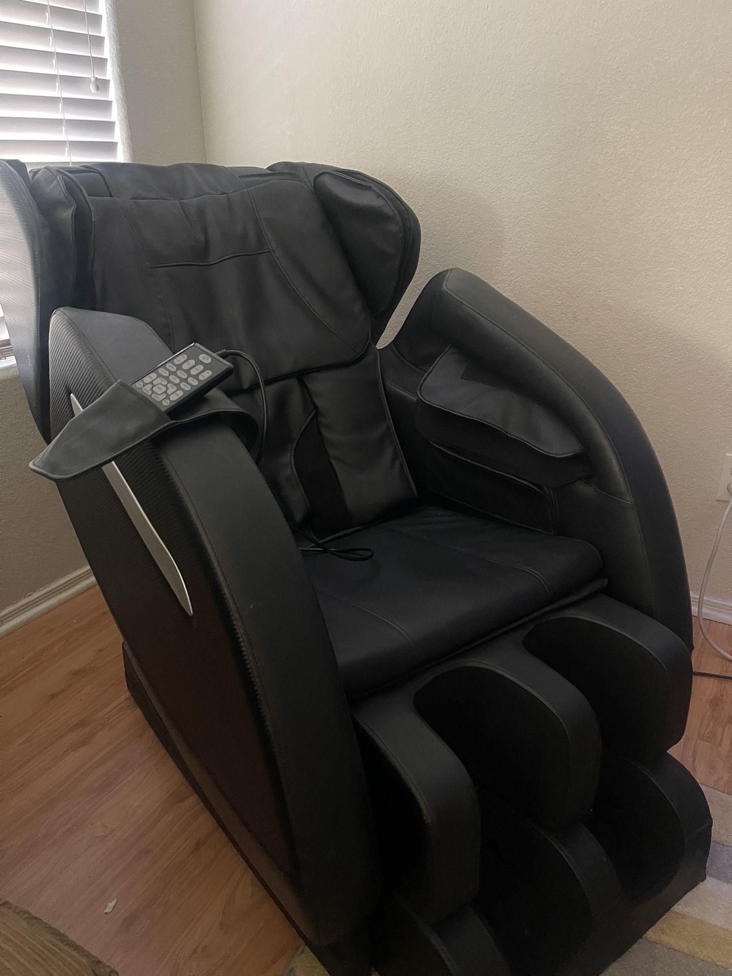 (PENDING PICKUP) $110 obo - Massage  Chair (Fully Functional)
