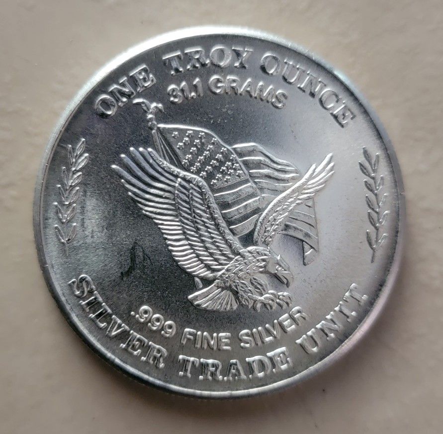 1981 Vintage US Strategic Stockpile Mint 1 Oz. Silver Coin
