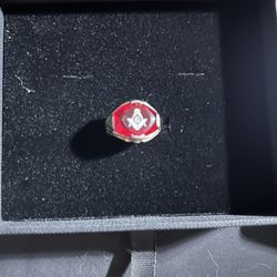 10 KT GOLD Ring Size 7.5