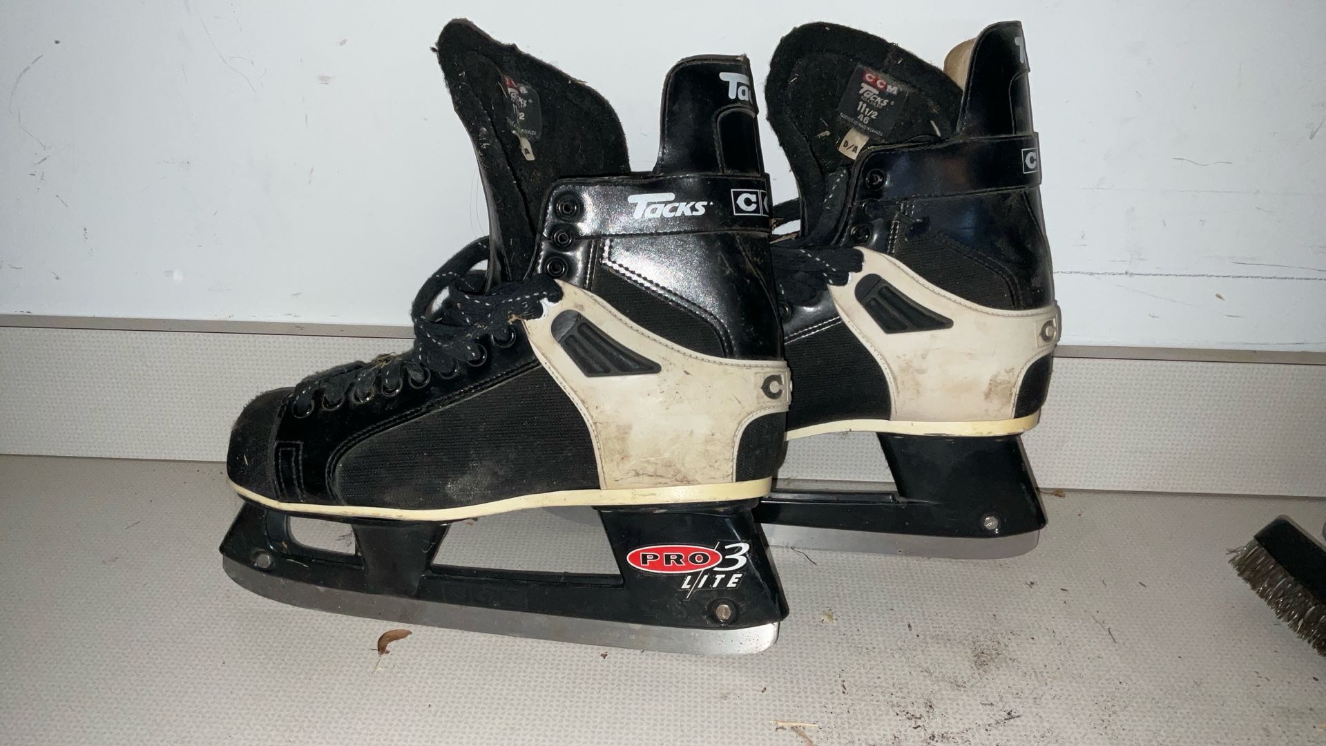Men’s Hockey Skates Size 11 1/2