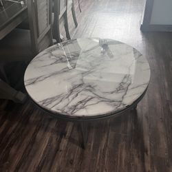 Cocktail Table W/ Matching End Tables and Lamps 