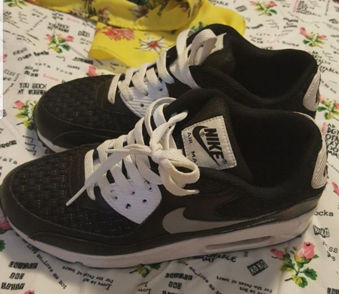 Sz 6 kids Nike airmax