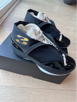 Jordan 40-28 Black Metallic Gold  Size 10.5  NEW