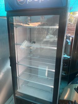Refrigerador comercial trabajando