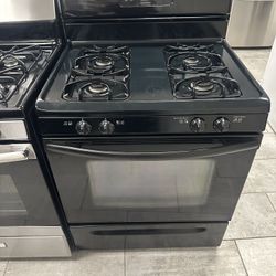 Frigidaire Gas Stove Four Burners Black Color Regular 