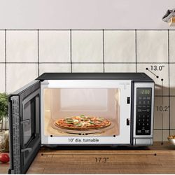 Brand new BLACK+DECKER EM720CB7 Digital Microwave Oven with Turntable Push-Button Door,