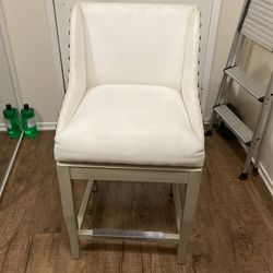 Set Of 4 Chairs And 3 Lights