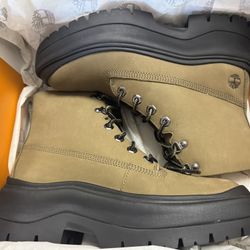 Timberland Roxie Lane Olive Boots - Women’s Size 8.5 (Brand New)