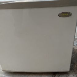 HAIER  REFRIGERATOR 