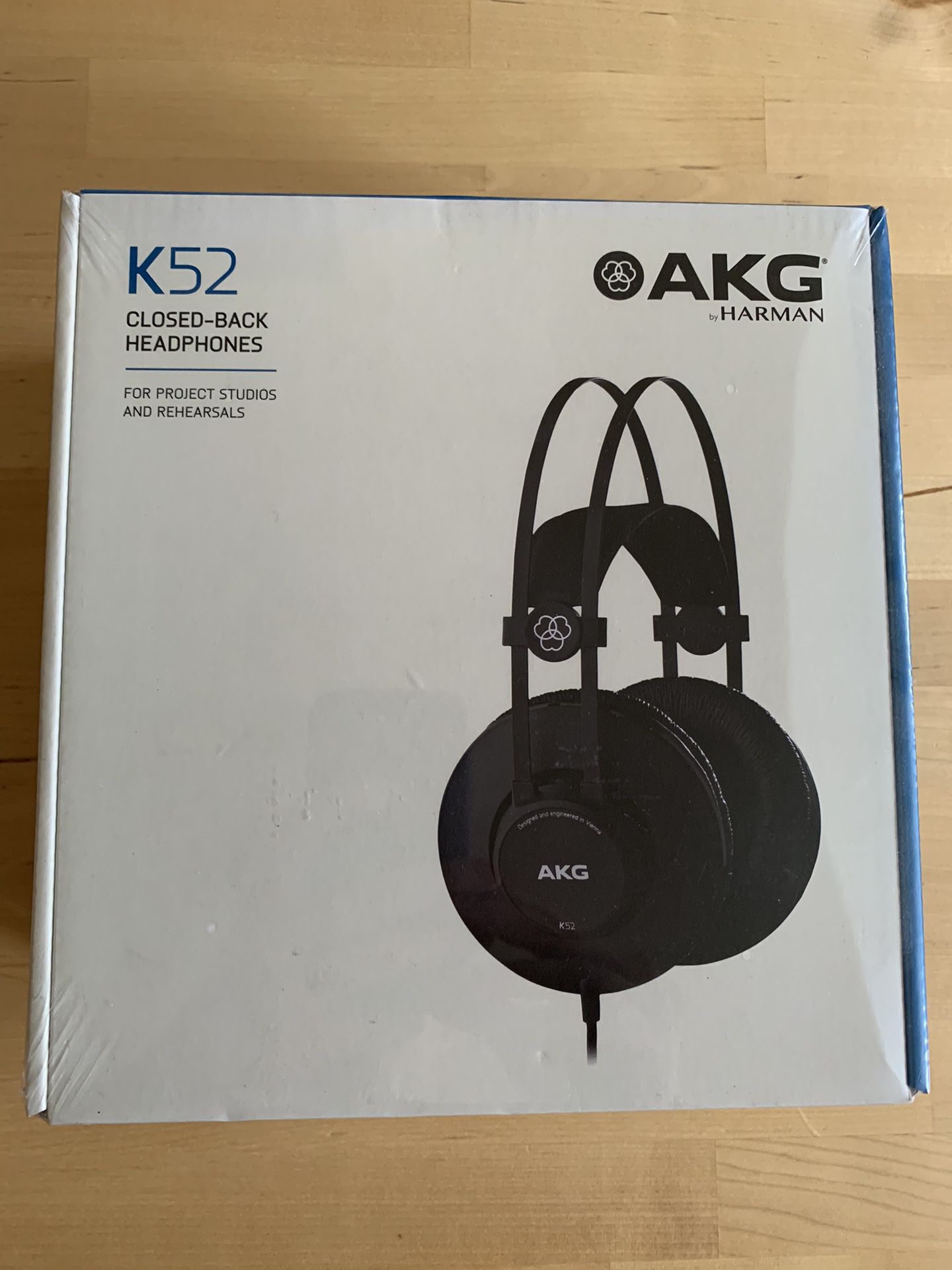 K52 Closed Back Headphones 