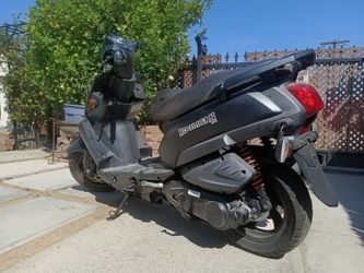 Hooligan 170i Black Motor Scooter selling for Parts  AS IS