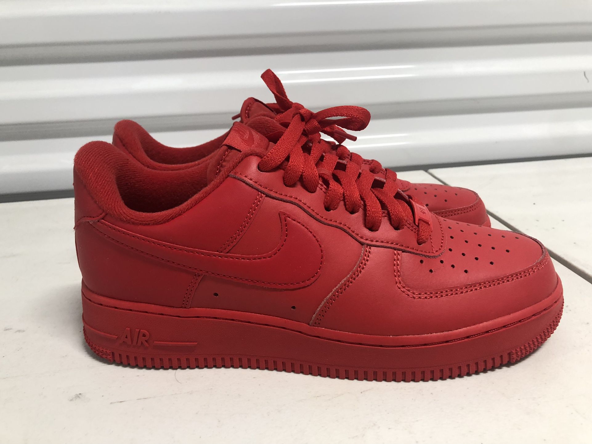 Men's Nike Air Force 1 '07 LV8 1 Triple Red University Red (CW6999 600) -  10.5 