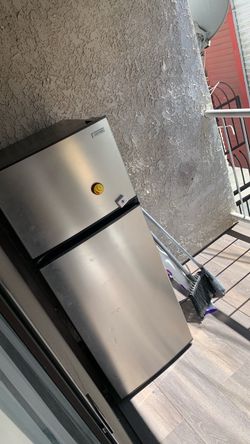 Vissani Stainless Steel Top-Freezer Refrigerator