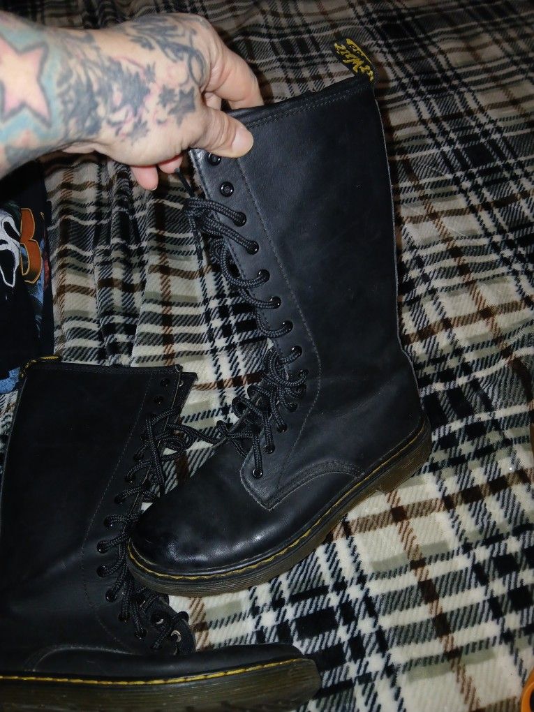 Dr Martens Size4 Fit Women Size 6