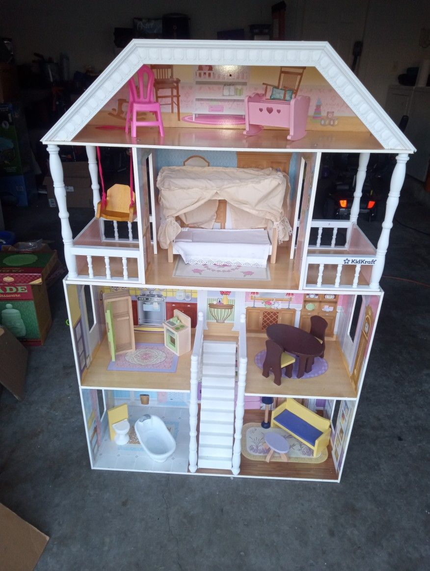 4 1/2 Ft Dollhouse Like New With Accessories .