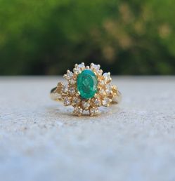 14K Gold Emerald Diamond Ring (Jewelry Box Included)