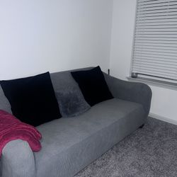 Couch/pull out bed
