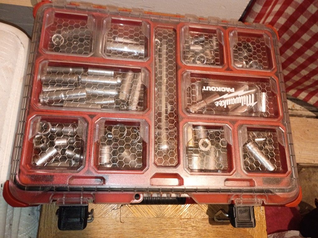 Milwaukee Socket Organizer With Sockets