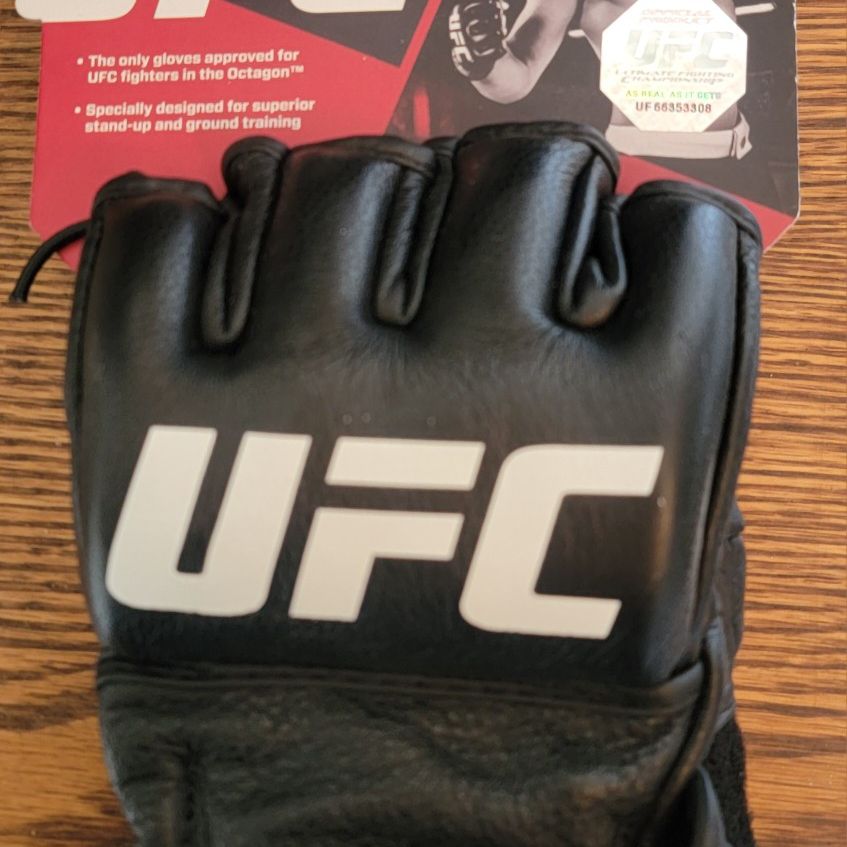 UFC WOMENS STRAWWEIGHT FIGHT GLOVES!