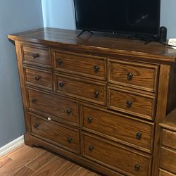 Dresser With Mirror 