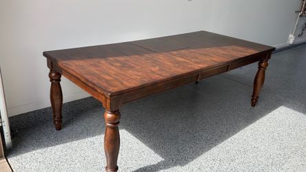 Dining Room Table and 8 Chairs
