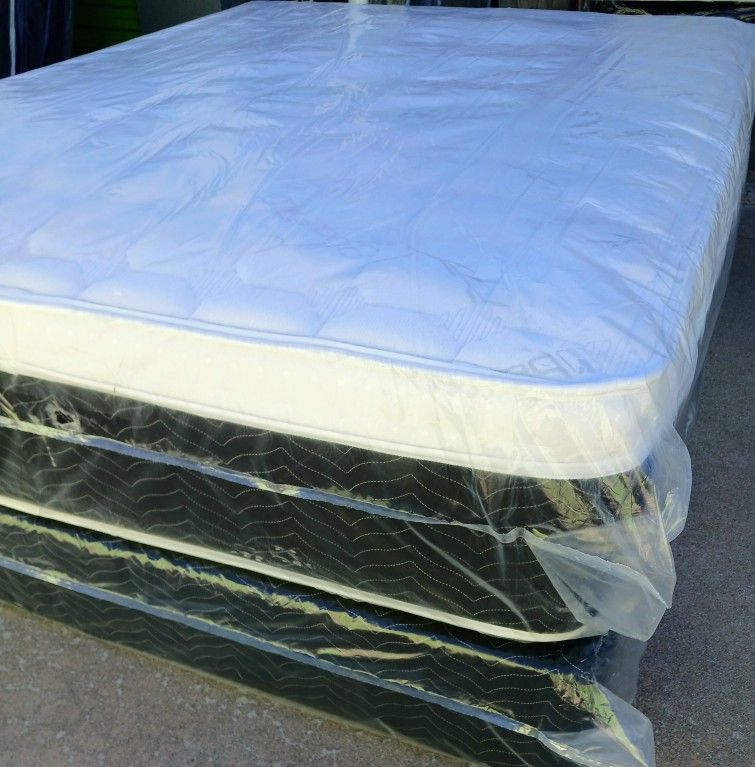 Queen Bamboo Pillow Top Set Mattress And Box Spring