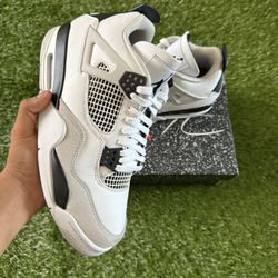 JORDAN 4 ‘MILITARY BLACK’