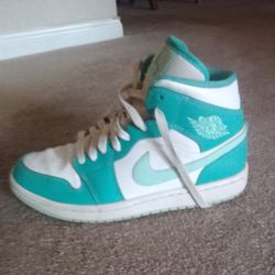 Air Jordan 1 Women’s Size 8