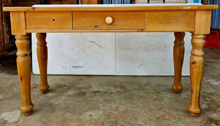 ***Charming Vintage Broyhill (Solid Pine) Console Table w/Drawer & Turned Legs (50" L x 18" W x 29" H)***