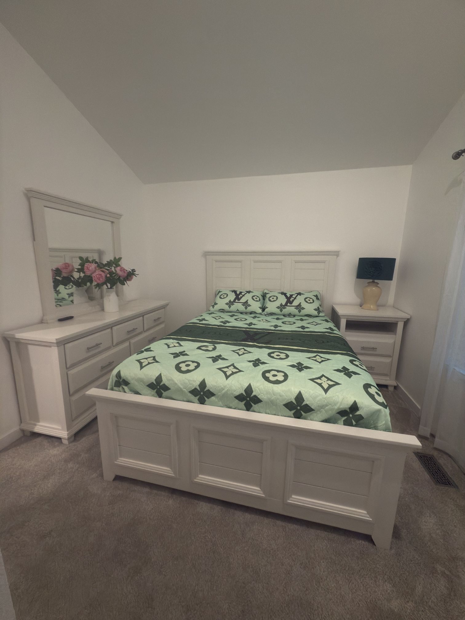 Queen Size Bedroom Set, color - Off White