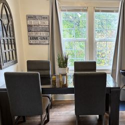 Table/4 Chairs