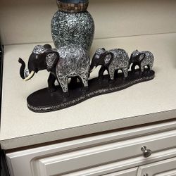 Adorno De Tres Elegances Y Un Jaron