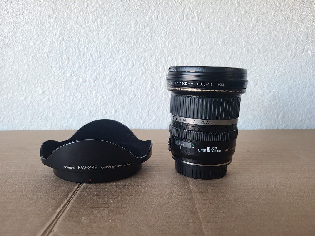 Canon EF-S 10-22mm F/3.5-4.5 USM Wide Angle Zoom Lens w/Caps & Hood
