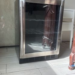 Magic Chef Beverage Refrigerator