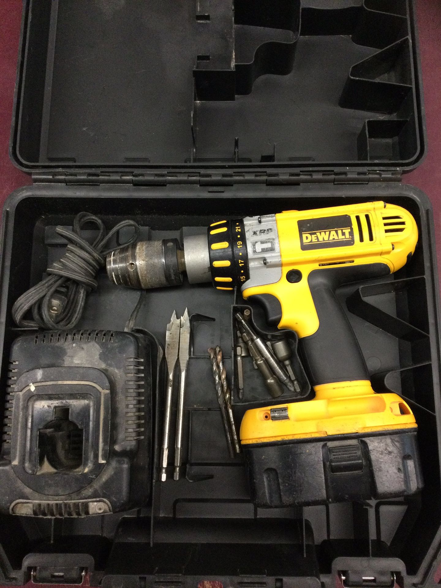 DEWALT 18V XRP  CORDLESS HAMMER DRILL KIT + CASE + BITS HAMMERDRILL