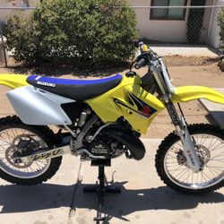 2003 Suzuki RM250 2 Stroke - Title In Hand