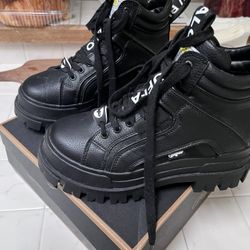 Buffalo Boots Size 7 1/2