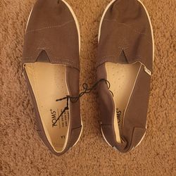 Toms Youth size 1