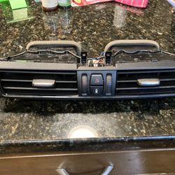 2014-2018 BMW X5 F15 Center Dash Air Vent