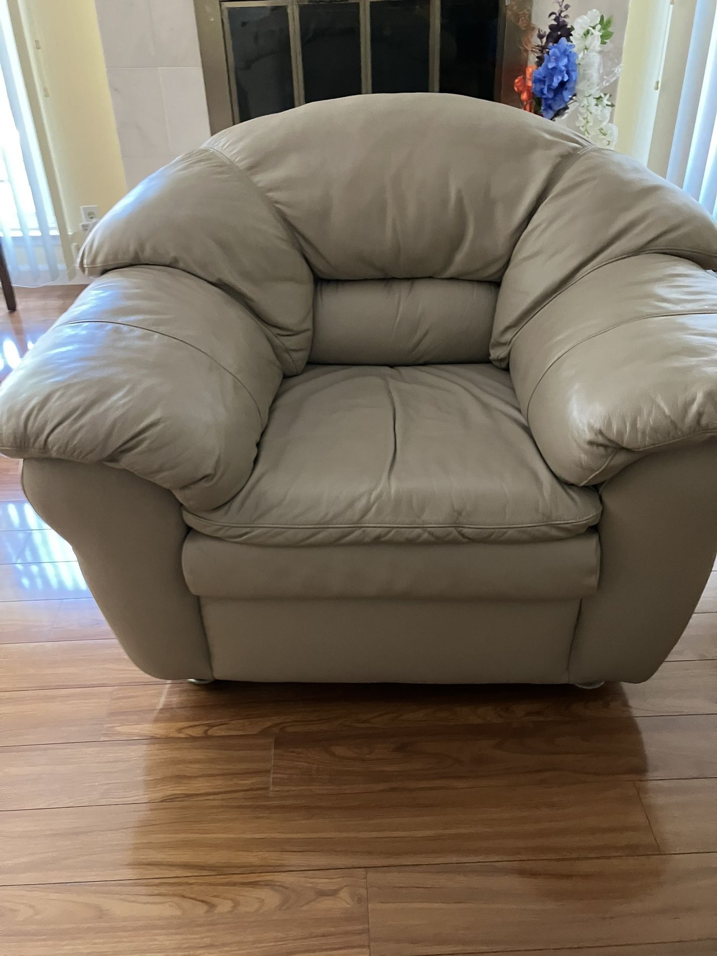 Leather Chair Great Condition