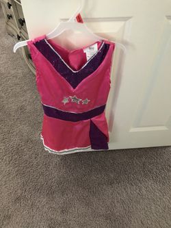 Girl dress up cheerleading outfit. Worn every few times. Only inside my hone