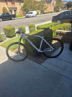 Specialized Pitched sport mountain bike