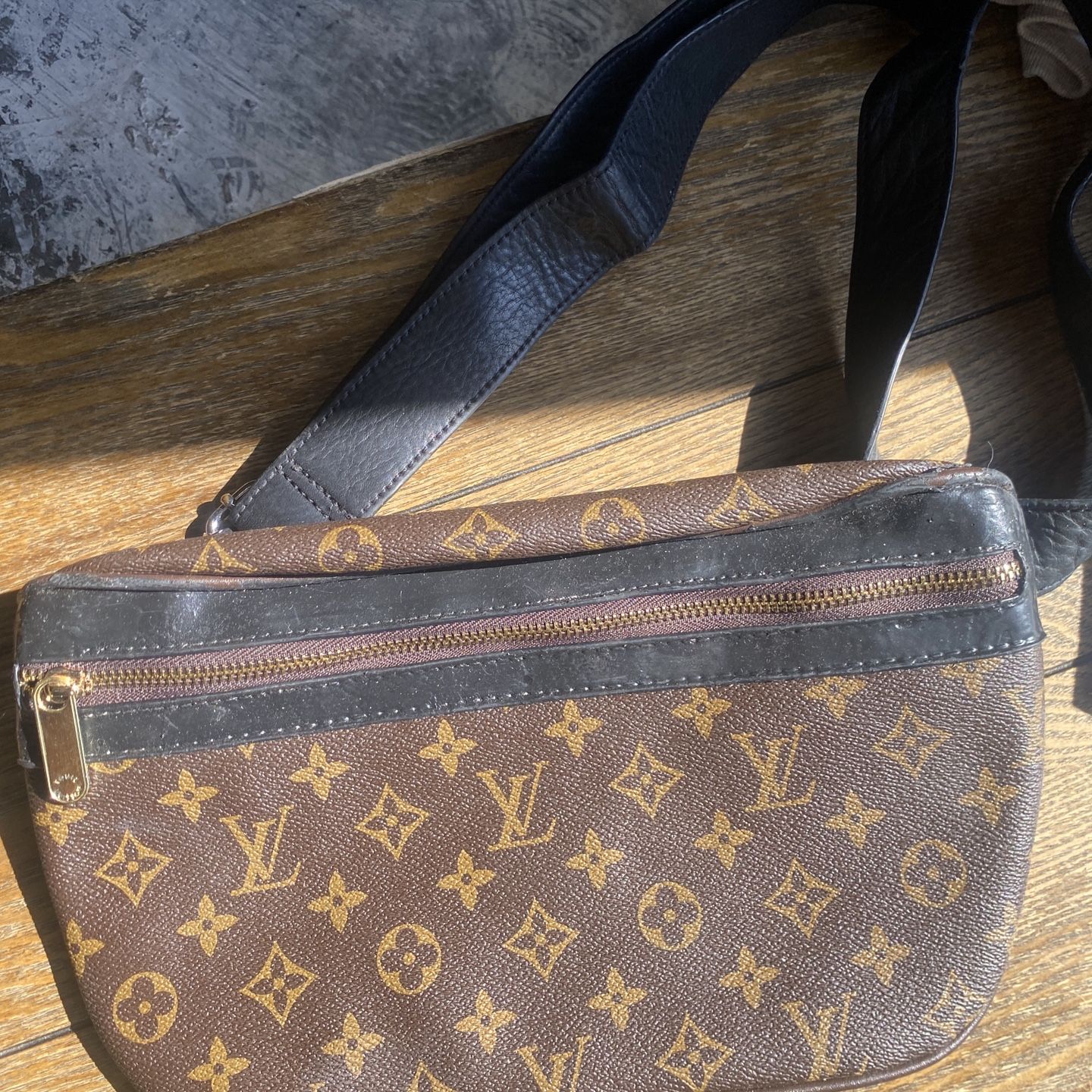 Louis VUITTON FANNY PACK for Sale in Pasadena, CA - OfferUp