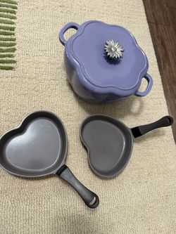 Cast Iron 3 Quart Dutch Oven and 2 Heart 6 inch Pans