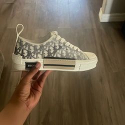 B23 Size 9 Men Negotiable Price 